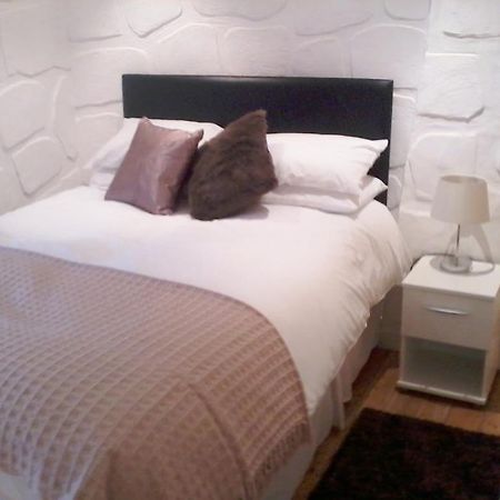 Finn Maccools Public House & Guest Inn Bushmills Esterno foto